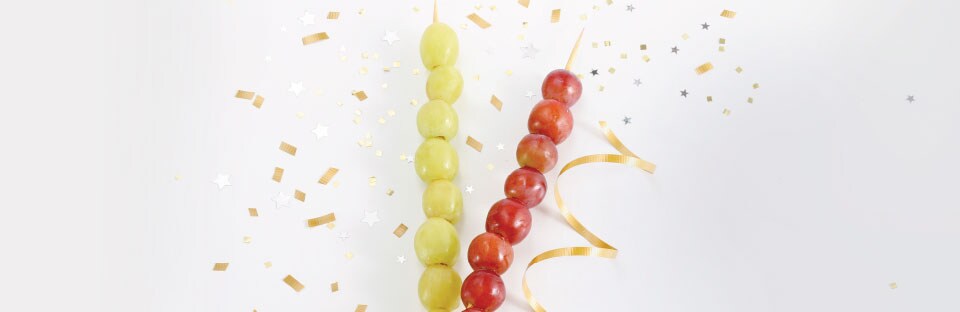 12 grapes on a wood skewer